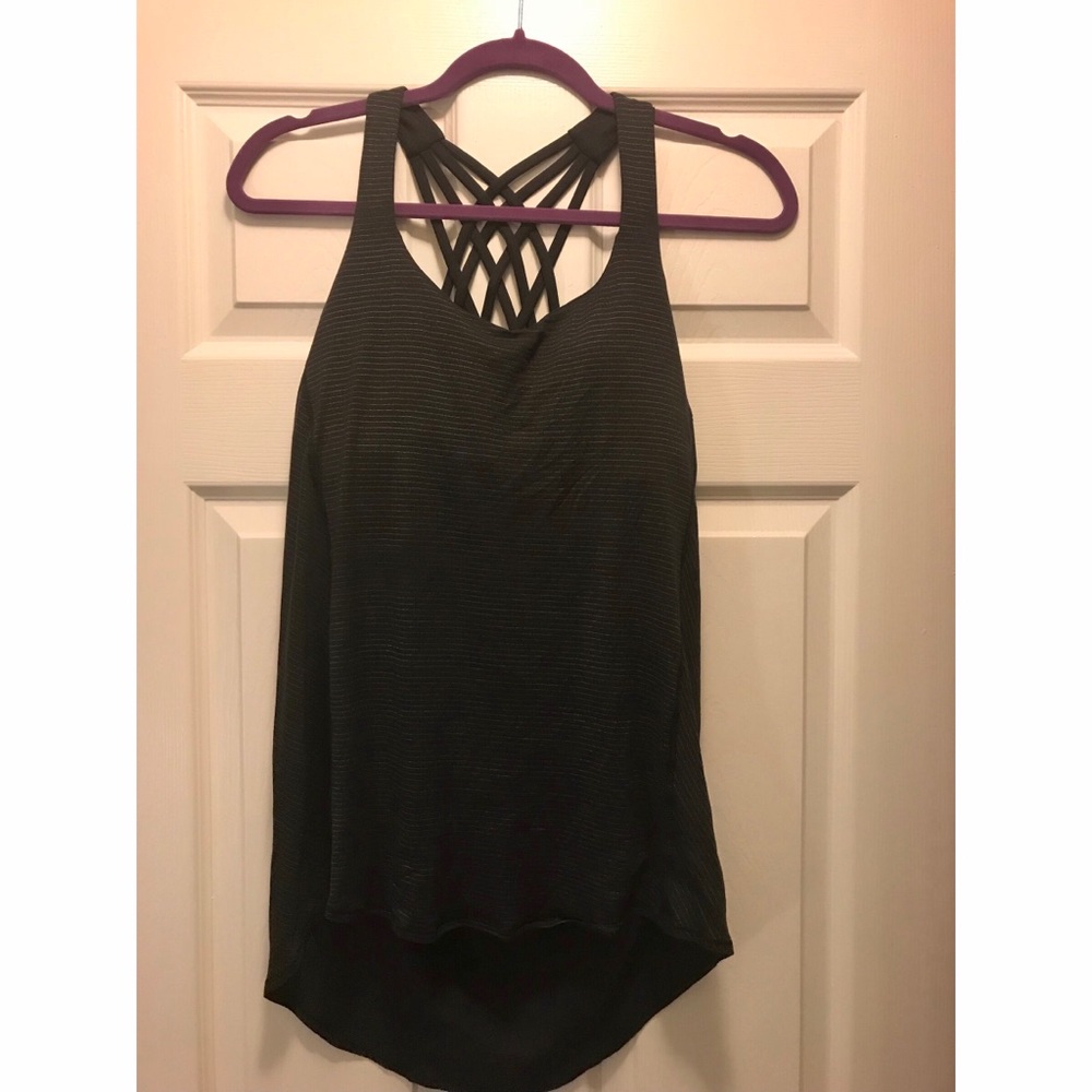 Lululemon 2-in-1 tank. Like new condition. Size 10